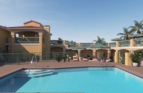 Diamond Crestview Hotel | Beachside Boutique Hotel + Pool + Hot Tub + Rooftop| The Mara by AvantStay