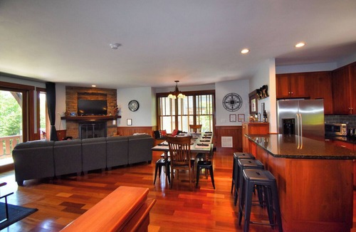 Edray House | Bear Cub's Den – Relax in Luxury in The Sanctuary on Snowshoe's South Mountain