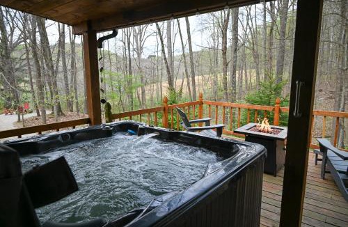 Laurelville House | Beary Cozy Luxury Couples Retreat in Hocking Hills
