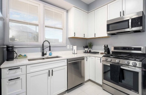 Italian Village Apartment | Beautiful 1 Bedroom in the Heart of Short North