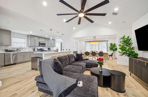 Westbury House | Beautiful 3BD 2BATH Comfortable Home In Houston