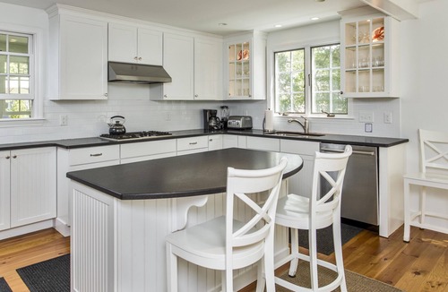 Kennebunkport House | Beautiful 4 BR House & 2 BR Cottage on Ocean Avenue in Dock Square