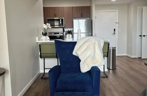 Shirlington Apartment | Beautiful Arlington Apartment with Pool & free Parking!