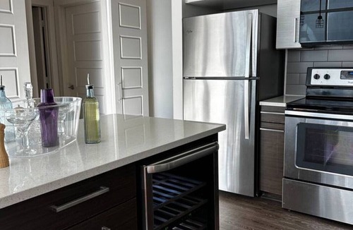 SoNo Apartment | Beautiful Cozy High Rise DwnTwn ATL