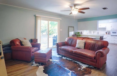 Riverside House | Beautiful downtown 3bed/2bath house w/ fenced yard