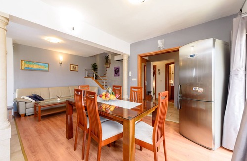 Gustirna House | Beautiful family frendly holiday home with private swiming pool