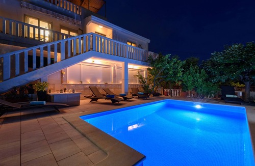 Gustirna House | Beautiful family frendly holiday home with private swiming pool