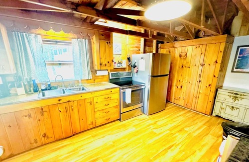 Millinocket House | Beautiful lakefront cabin, close to Baxter SP