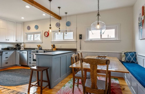Ocean Point House | Beautiful Ocean Point Escape, Tennis courts and a short walk to The Wilson Chapel. Short walk to Grimes Cove for swimming.