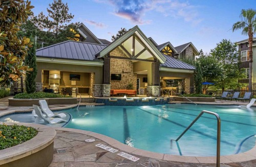 Grogan's Mill Apartment | Beautiful Pool View 1 bedroom/1 bath condo in The