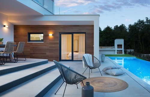 Vabriga Villa | Beautiful private villa with WIFI, A/C, private pool, hot tub, TV, terrace and pets allowed