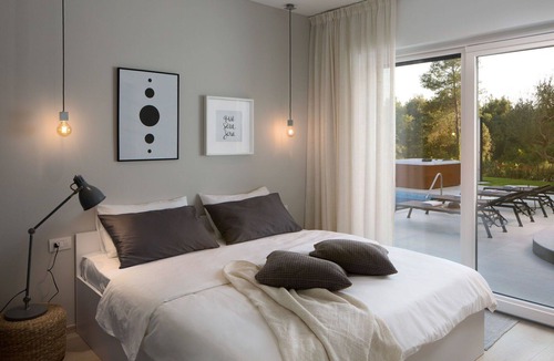Vabriga Villa | Beautiful private villa with WIFI, A/C, private pool, hot tub, TV, terrace and pets allowed