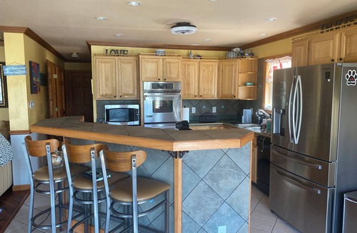 Cedar Neck House | Beautiful waterfront 5br 2ba Optional boat rental. 420 Friendly