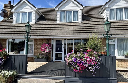 Malahide House | Beside Malahide Castle! Triple room in a cozy Guest House. Close to airport.