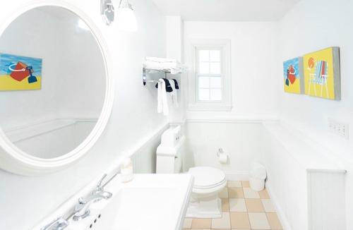 Rehoboth Beach Hotel | Best of Delaware - Two QUEEN Beds - Pet Friendly-Walk to Beach-Pool-Hot tub