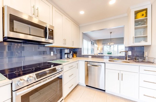 Ocean View Condo | Bethany Bay Third-Floor Condo with Pool, Tennis Court, & Board Games
