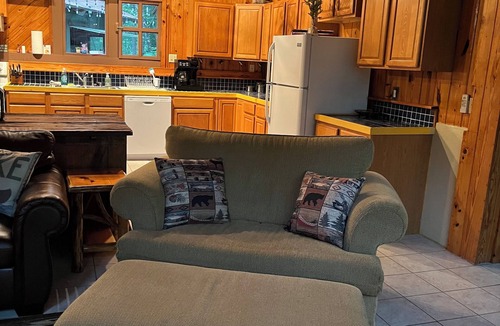 Brookeland Cabin | Big Sam Hangout! 4 bed 3.5 bath South End with rear privacy & Hot Tub