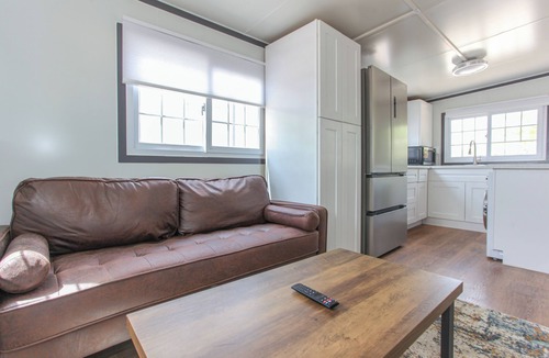 Big Spring Cabin | Big Spring, TX-Tiny Home Charm - Studio