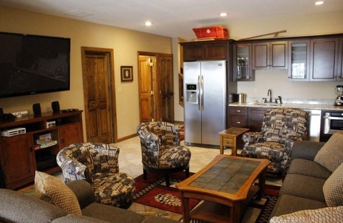 Edray House | Black Bear Crossing #35 - PET FRIENDLY! SKI IN/SKI OUT! Steps to Black Bear and Powder Ridge by RedAwning