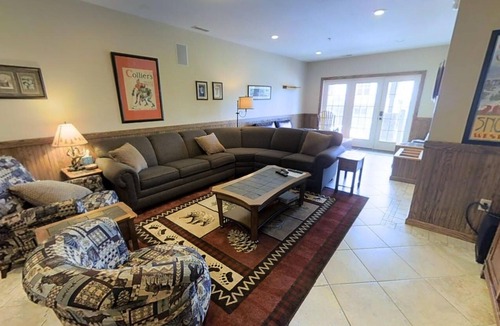 Edray House | Black Bear Crossing #35 - PET FRIENDLY! SKI IN/SKI OUT! Steps to Black Bear and Powder Ridge by RedAwning