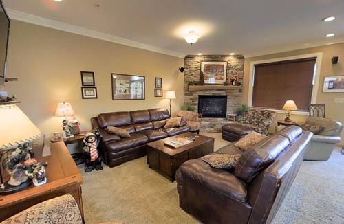 Edray House | Black Bear Crossing #35 - PET FRIENDLY! SKI IN/SKI OUT! Steps to Black Bear and Powder Ridge by RedAwning