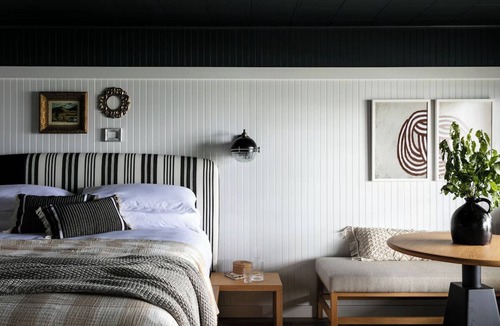 Ocean Point Hotel | Bluebird Ocean Point Inn | Card Cove King w/Porch | Free Coffee and Tea