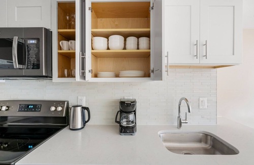 Court House Apartment | Blueground | Clarendon, balcony, nr Arlington Cemetery
