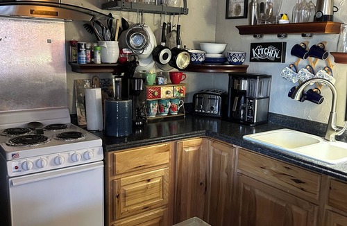 Kerrville House | BoisD’Arc Bungalow & Suites - comfy Studio Type Bungalow - private
