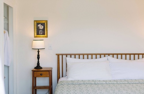 Boothbay Harbor Hotel | Boothbay Harbor King Suite – Room 11 at Admiral's Quarters Inn