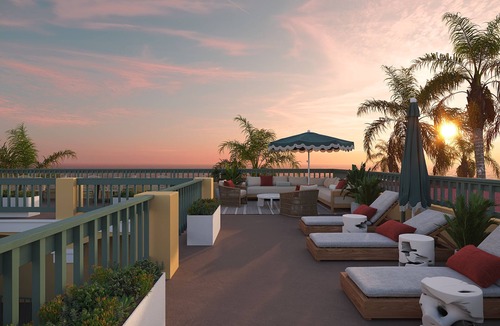 Diamond Crestview Hotel | Boutique Stay near Beach | Pool + Spa + Rooftop Ocean Views | Walk to Dining
