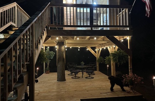 Circleville Cabin | Brand new Rustic Treehouse on the Scenic Big Darby Creek Sleep under the stars.