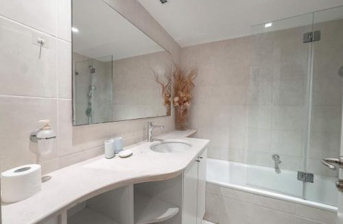 Herzliya Pituach Apartment | Breeze Suite at The Island