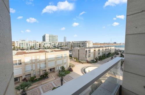 Herzliya Pituach Apartment | Breeze Suite at The Island