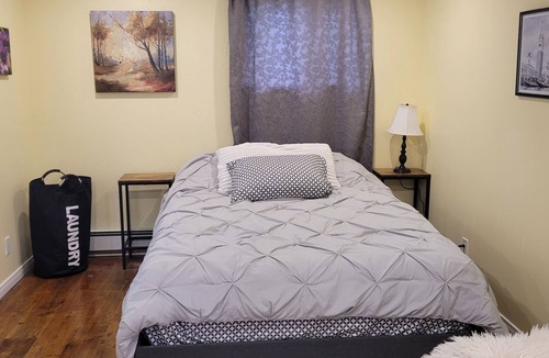 Martintown Apartment | Bright Private Studio: Near Downtown Core