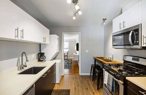 Brookwood Apartment | Brookwood Courtyard by BCA Furnished Apartments Bcc2b 01 A