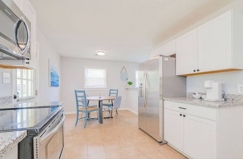 Hampton Apartment | Buckroe Bungalow Buckroe Bungalow Escape to the Beach 2mins Away