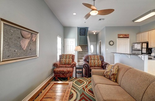 Bella Vista House | Buttercup Cottage is so cute and cozy. Close to the beach, and community pool. J