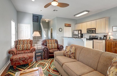 Bella Vista House | Buttercup Cottage is so cute and cozy. Close to the beach, and community pool. J