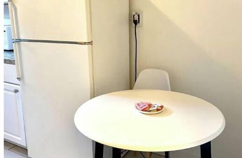 Italian Village Apartment | C- spacious one bedroom apartment just 16 minutes walk to Nationwide Arena