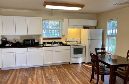 Ingram House | Cabin B (Casa Blanca), 1BR/1BA, Sleeps 4, Porch, Grill