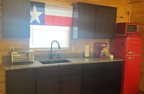 Paige Cabin | Cabin Unit 3 of 6 Called the Texan with WiFi and AC in serene Paige