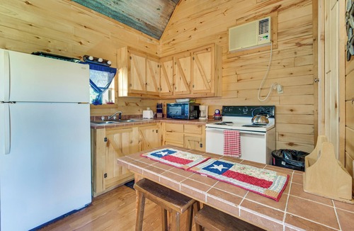 Breckenridge Cottage | Cabin w/Dock on Hubbard Creek Lake: Pets Welcome!
