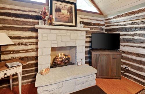 Fredericksburg House | Cabins on Knopp School-Chula Vista Cabin