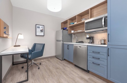 Navasota Hotel | Candlewood Suites Navasota by IHG