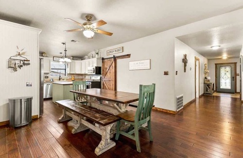 Canyon Lake Ski Chalet | Canyon Lake Farmhouse | Hot Tub + Sauna | Pets OK