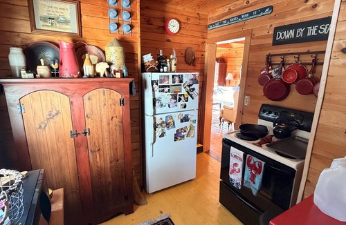 Prospect Harbor Cottage | Capstone Cottage - 2BR beach access near Bar Harbor
