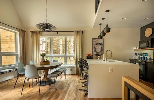 Laurelville Cabin | Carpenter’s Cabin, Family Fave, Conversation Pit + Kids’ Fort + Hot Tub + Trails