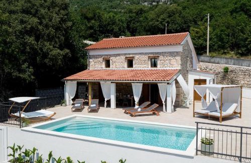 Bribir House | Casa di Nika Stone Villa with Pool & Jacuzzi