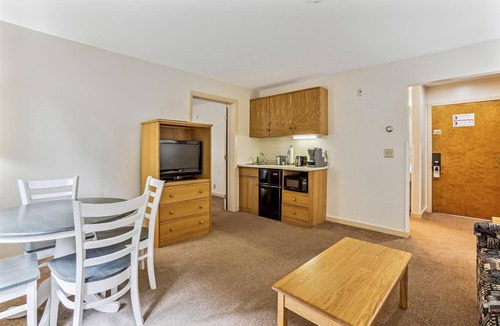 West Bridgewater Hotel | Cedarbrook Junior Suite 11416