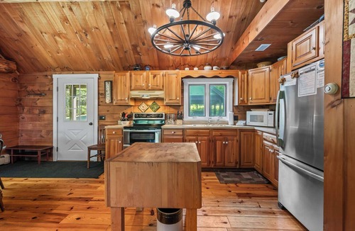 Rangeley House | CedarDuft Cottage - Cozy log cabin right on the shores of Quimby Pond